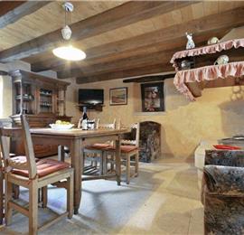 4 bedroom villa with pool near Svetvinčenat, Istria, sleeps 10